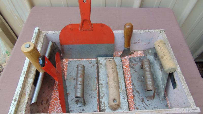 lot 310 image: Lot of Drywall and Tile Tools