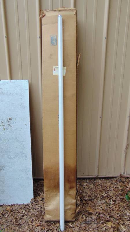 lot 314 image: 6ft Fluorescent light bulbs