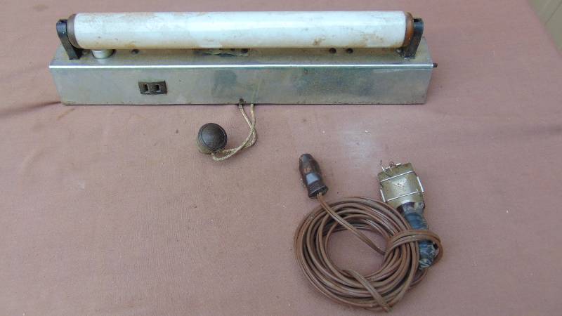 lot 325 image: Shop lights