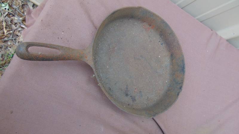 lot 328 image: Cast Iron Pan