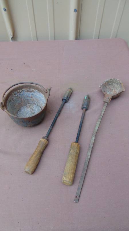 lot 329 image: Lead Melting Tools