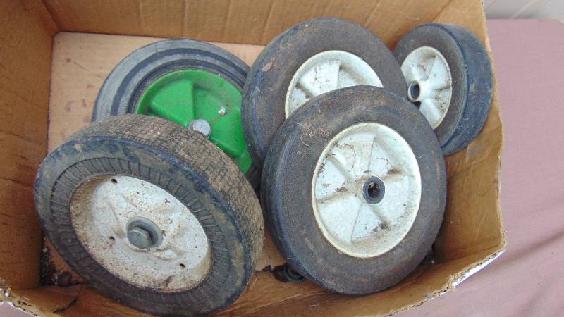 lot 332 image: Lot of Wheels