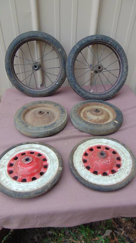 lot 333 image: Lot of Vintage Wheels