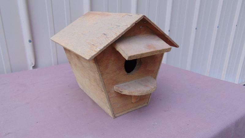 lot 337 image: Handmade Bird House