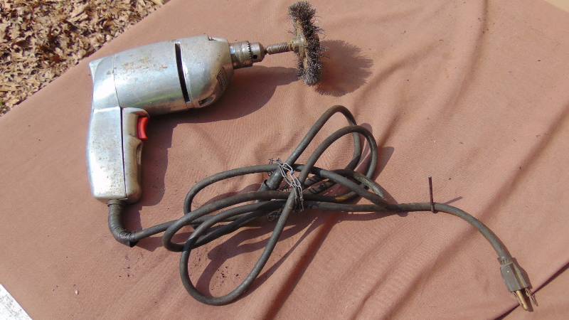 lot 355 image: Craftsman drill with wire wheel