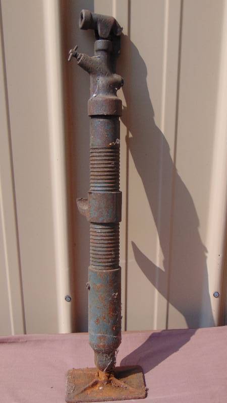 lot 376 image: Support Post