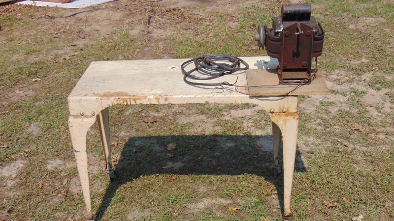 lot 383 image: Work Bench w Casters & 13 HP Motor