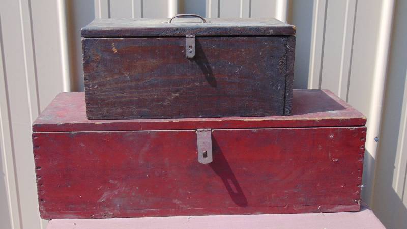 lot 384 image: Vintage Tool Box