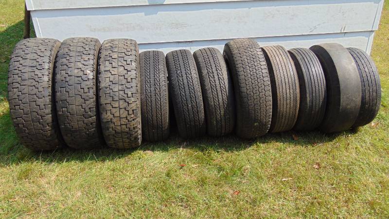 lot 408 image: Lot of Tires