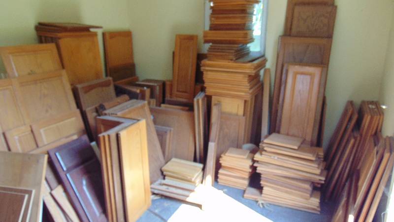 lot 413 image: HUGE LOT of Cabinet Doors