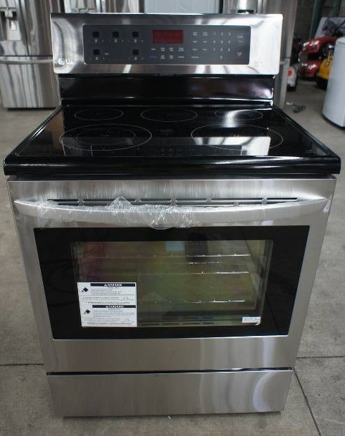 lot 11 image: LG Stove - Model # (LRE3083ST)