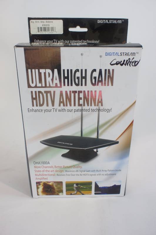 lot 3 image: Digital Stream Amplified High Gain HDTV Indoor Antennas