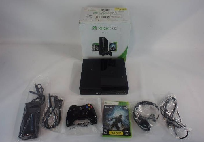 lot 25 image: Microsoft XBOX 360 Halo Bundle