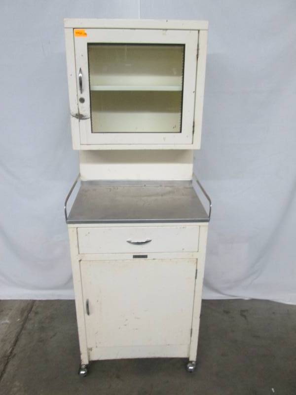 lot 14 image: Medical Health CartCabinet