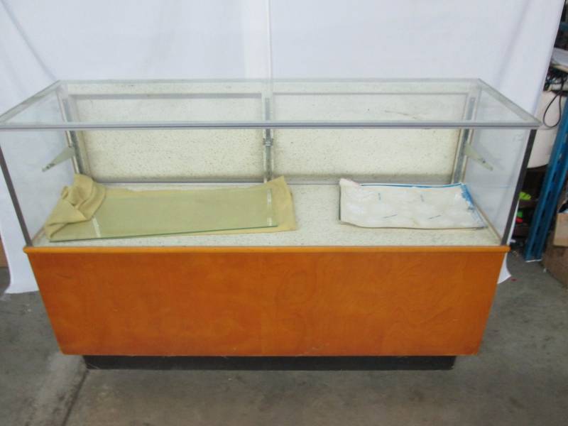 lot 5 image: Glass Display Case