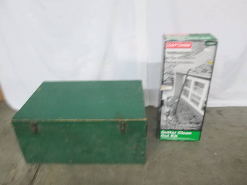 lot 32 image: Green Crate and Craftsman Gutter Cleaner
