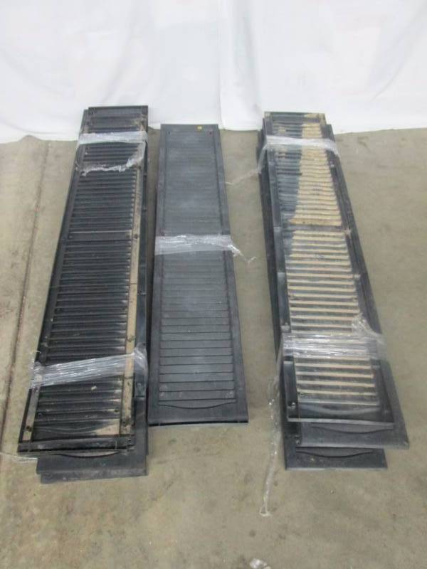 lot 36 image: Plastic Panels