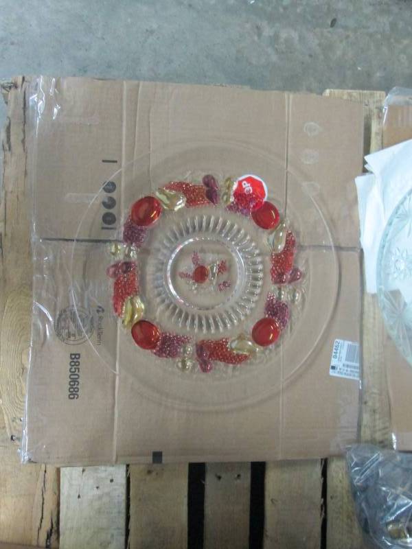 lot 39 image: Glass Trays