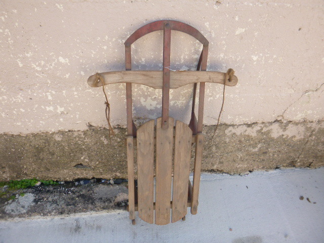 lot 13 image: Vintage Sled