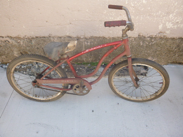 lot 18 image: Vintage Schwinn Bantam Bicycle