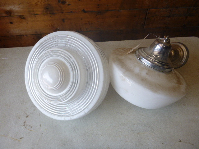 lot 20 image: 2 Ceiling Lights