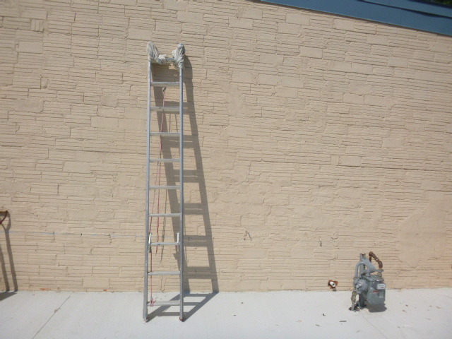 lot 22 image: Werner Aluminum Extension Ladder