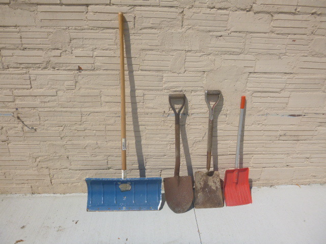 lot 26 image: 4 Shovels