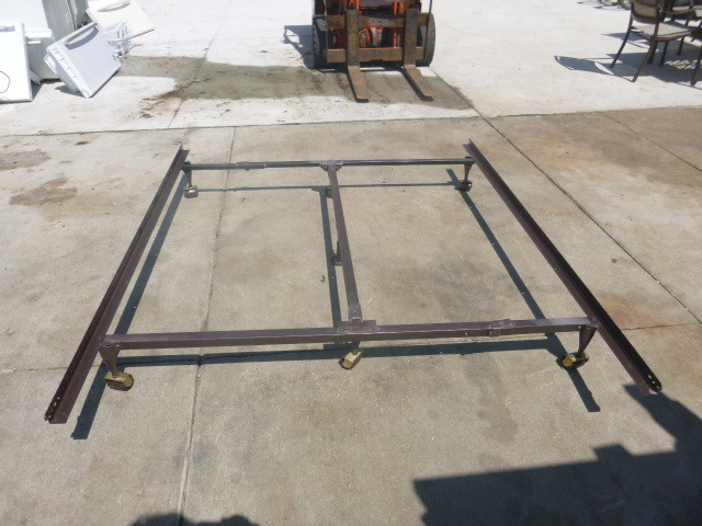 lot 29 image: Bed Frame