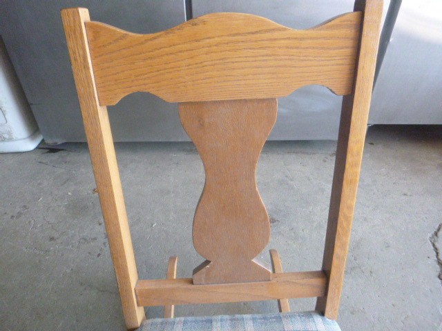 lot 31 image: Wood Rocking Chair