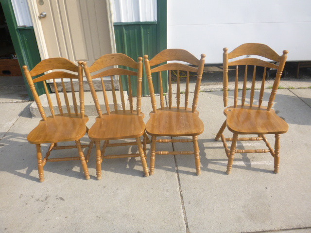 lot 35 image: 4 Oak Dining Room Chairs