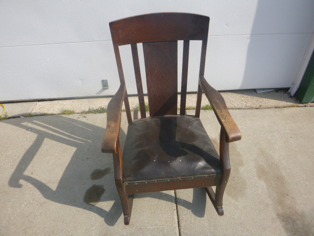 lot 39 image: Wood Rocking Chair