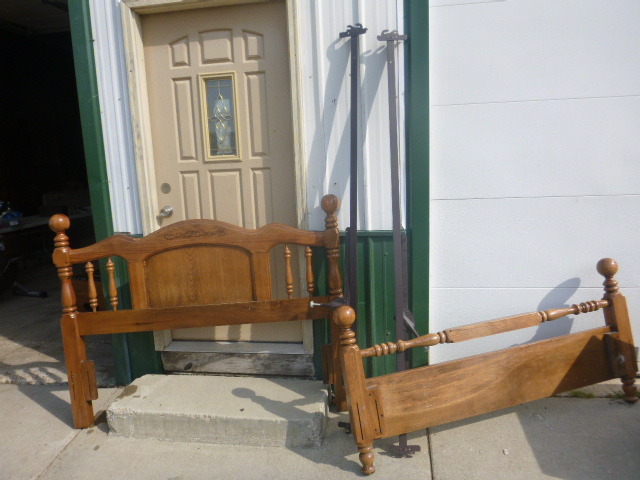 lot 43 image: Wood Head and Foot Boards