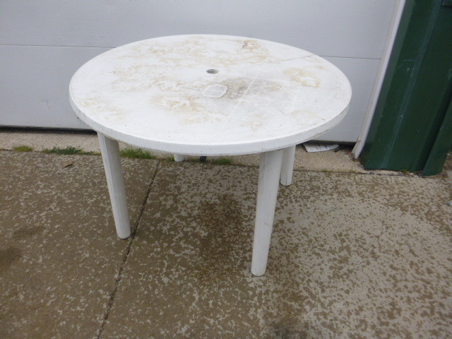 lot 63 image: Patio Table