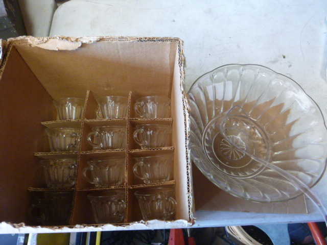 lot 73 image: Punch Bowl Set