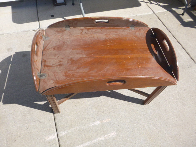lot 84 image: Drop Leaf Coffee Table