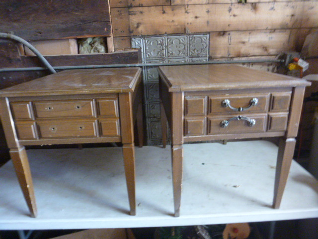 lot 101 image: 2 Night Stands