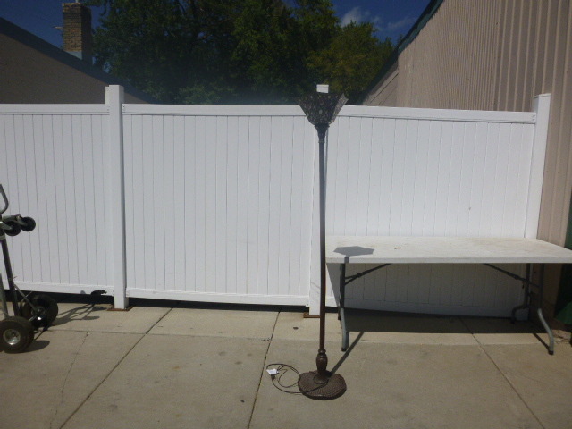 lot 103 image: Floor Lamp