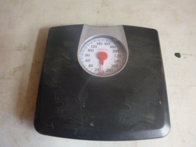 lot 104 image: Sunbeam Scale