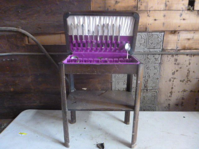 lot 106 image: Vintage Silverware Stand with Silverware