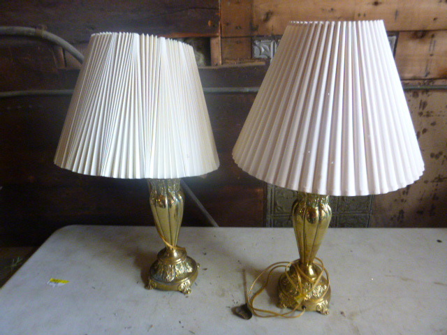 lot 108 image: 2 Table Lamps
