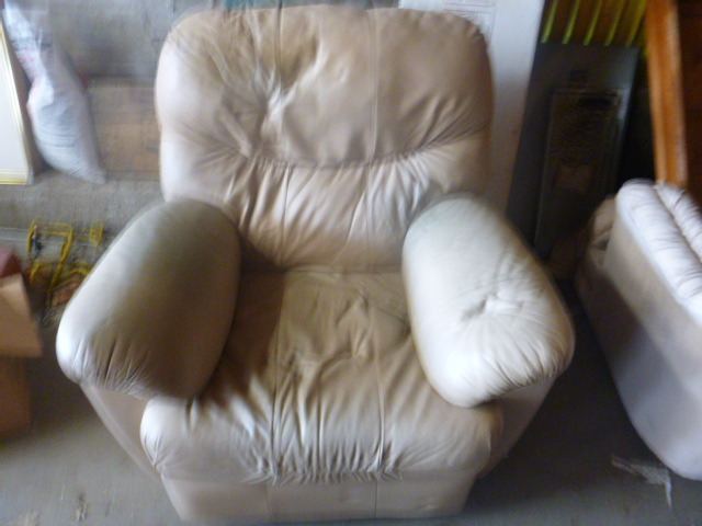 lot 111 image: Reclining Chair