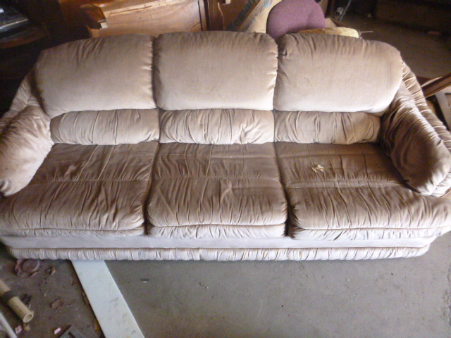 lot 112 image: Couch