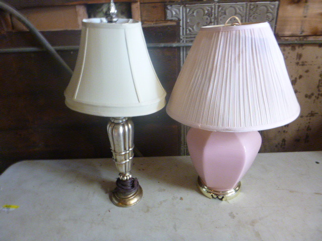 lot 115 image: 2 Table Lamps