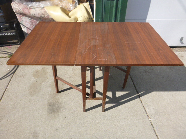 lot 132 image: Drop Leaf Table
