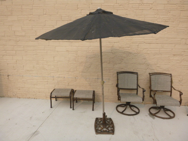 lot 138 image: 5 Piece Patio Set