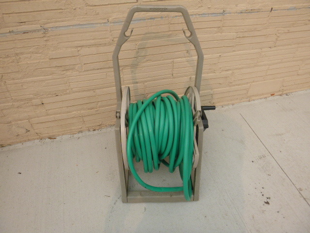 lot 142 image: Suncast Hose Reel