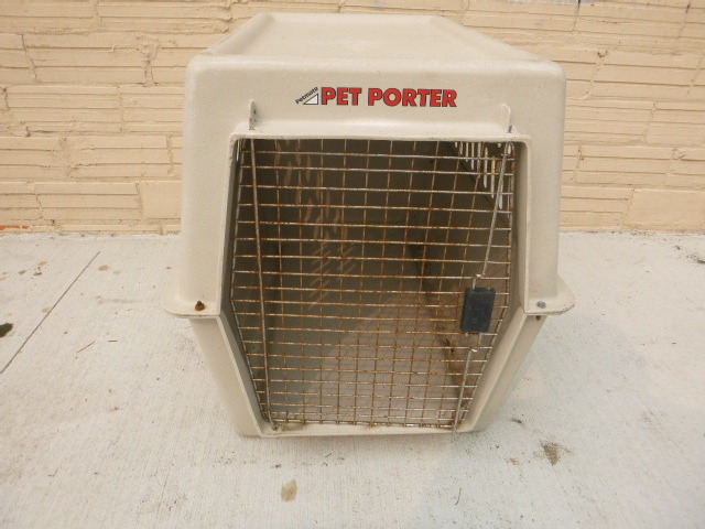lot 145 image: Pet Porter Petmate Travel Kennel