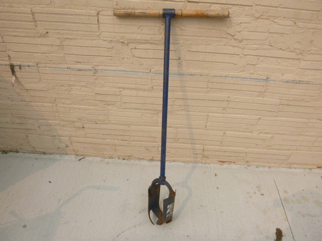 lot 156 image: Post Hold Digger
