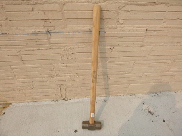 lot 157 image: Truper Maul