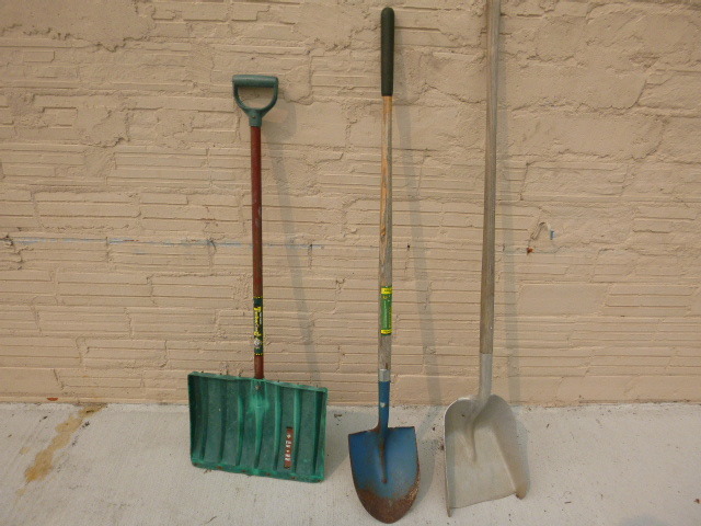 lot 158 image: 3 Shovels